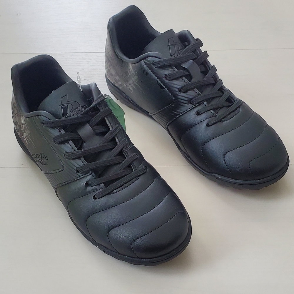 Brava 162044 Soccer Cleats Race Turf II Size 4/5/6 Brand New